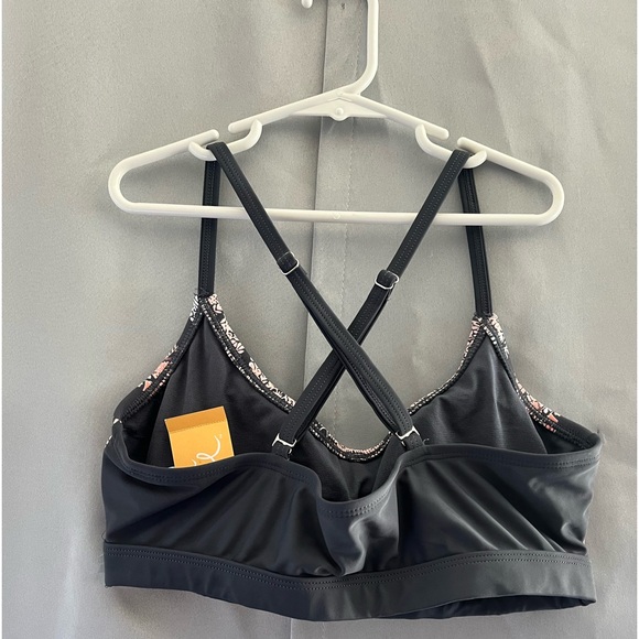 Sports or swimming top Size M - Picture 2 of 3